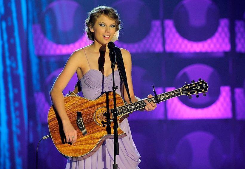 Taylor Swift 2010 GettyImages 102188637
